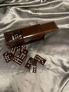 Juego de dominó de resina epoxi hecha a mano con puntos dorados y caja de almacenamiento, regalo artístico coleccionable - Product Image 3