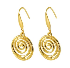Boucles d'oreilles pendantes en laiton faites à la main avec placage or antique, design tendance pour mariage, élégance moderne - Product Image 2