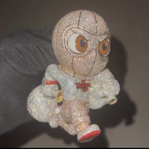 KRISHNAVI KP-125 Collar con Colgante de Letra con Diamantes de Imitación de Lujo, Chapado en Oro de 14K, Joyería Hip Hop Unisex - Product Image 3