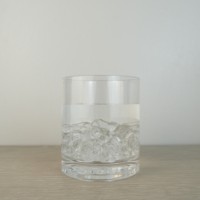 [Holar] Taiwan a fabriqué une tasse à boire de whisky clair en plastique simple pour les fournitures de restaurant d'hôtel de barre de fête