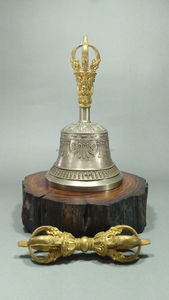 Campana Tibetana de Meditación Clear-Tone – Set Ritual de Ghanta Vajra de Latón Hecho a Mano para Estudios de Yoga y Espacios Espirituales - Product Image 2