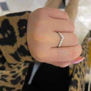 Bagues empilables en diamant, demi-éternité en V, serties de diamants de laboratoire ronds, en or massif 14k 18k, délicates, style chevron, vente en gros - Product Image 6