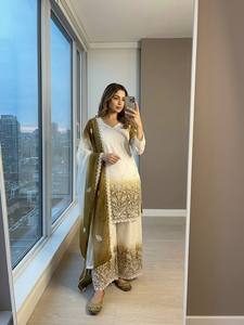 Ensemble de costume plazzo en georgette riche et lourde, bicolore, avec broderie de designer et manches ornées de diamants Jarkhan, traditionnel pour femme - Product Image 3