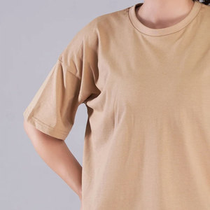 Camiseta cómoda informal de manga corta para mujer, personalizada con estampado o de color liso, en diferentes tallas y colores. - Product Image 3