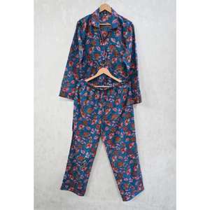 Ensemble de pyjama en coton à imprimé floral fait main pour femmes, respirant, pour la détente et la nuit - Product Image 2