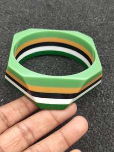Nouveauté : Bracelets en résine pour femmes de style vintage, ornés de résine, avec une finition de qualité supérieure, nouveau design - Product Image 2