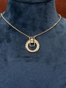 Collar con Colgante de Diamante Cultivado en Laboratorio, Geométrico, Elegante, con Halo de Esmeraldas, en Oro Rosa de 9K, para Compromiso o Boda - Product Image 3