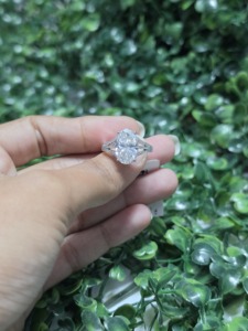แหวนหมั้นเพชรทรงรีทองคำ 14K 18K หรูหรา ประดับเพชรเพฟดีไซน์ก้านแหวนแยกสำหรับผู้หญิง - Product Image 6