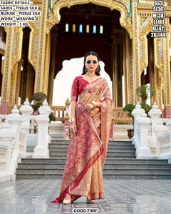 Sari de fête traditionnel vert Urban Bloom avec propriétés anti-humidité et infroissables - Product Image 4