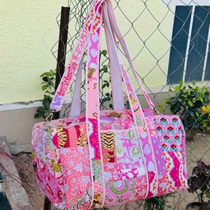 Pink Floral <b>Patchwork</b> Duffel <b>Bag</b> Large Capacity Zipper Closure Weekender Travel <b>Bag</b> Textile Material - Product Image 4