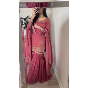 Conjunto de mujer de diseño superior inferior y Dupatta con trabajo de secuencia de bordado pesado - Product Image 4