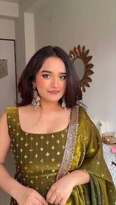 ชุดเสื้อและกางเกงสำหรับผู้หญิง Ramdev Trading ดีไซน์หรูหรา ปักลายสไตล์ชาติพันธุ์ ผ้าไหม Fendy อย่างดี ทันสมัย แห้งเร็ว - Product Image 2