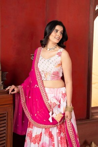 Ensemble de lehenga choli pour femmes de qualité supérieure avec broderie de paillettes pour les occasions de fête, les mariages et les occasions festives - Product Image 3