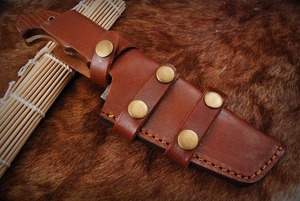 Cuchillo de Camping Personalizado Hecho a Mano con Hoja Serrada de Acero de Damasco, Mango de Madera y Funda de Cuero (OEM/ODM/OBM Disponible) - Product Image 5
