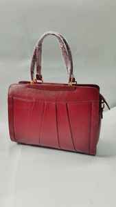 Elegante Bolso de Hombro de Cuero Genuino Premium para Mujer con Cadenas, Bolso Versátil y Espacioso para Oficina, Viajes y Uso Diario, India - Product Image 2