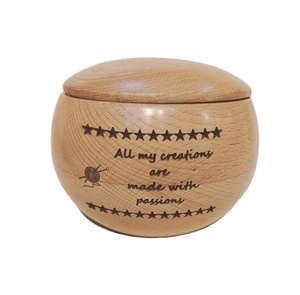 Bol en fil de bois avec couvercle 6x3.5 Porte-fil personnalisé parfait pour tricoter Personnalisez votre message pour votre bien-aimé - Product Image 1