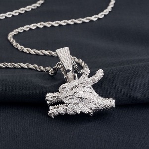 Colgante de Cobre Personalizable con Diamante Moissanite, Estilo Solemne y Elegante, Colgante de Cabeza de Dragón con Cuernos - Product Image 3