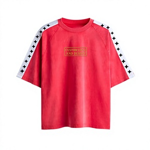 Camiseta roja extragrande de manga raglán con ribete en contraste y estampado de logotipo personalizado, top informal de algodón tipo jersey para hombre - Product Image 1