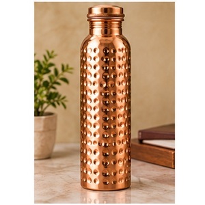 Juego de Botellas de Agua Modernas de Cobre Negro con Rayas Diagonales Doradas, Botellas Portátiles de Viaje con Tapas - Product Image 2