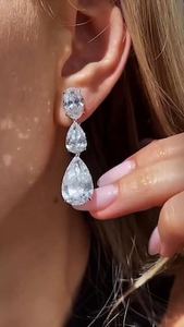 ต่างหูเพชรทรงหยดน้ำและวงรี 18 กะรัต เพชรเพาะเลี้ยง - ตัวเรือนทอง 14K - Product Image 3