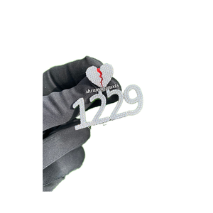 SHRAMAN DIAMOND - Dijes de Plata 925 con Baño de Oro, Personalizables con Iniciales y Números, con Moissanita, Estilo Hip Hop, con Cierre de Corazón Roto - Product Image 1