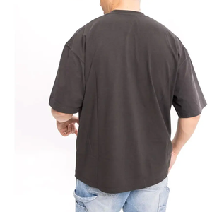 T-shirts pour hommes à impression en relief, dernières tendances, haute qualité, respirants, logo/couleurs personnalisés, très demandés, tendance du moment. - Product Image 6