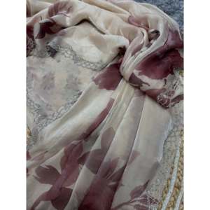 Sari de Seda de Diseño Exquisito con Impresión Floral Impresionante y Adornos de Diamantes, Elegante Chal Largo Blanco - Product Image 3