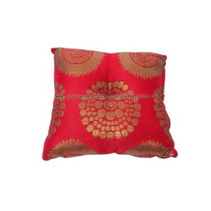 Coussin carré en brocart de soie fait à la main pour bol chantant tibétain disponible en différentes tailles et couleurs en métal - Product Image 3