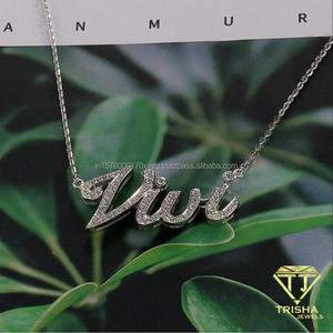 Elegante Colgante con Nombre en Cursiva, con Detalles de Diamantes Cultivados en Laboratorio, Letra Personalizada - Product Image 5