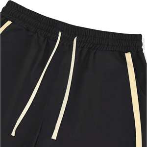 Pantalon de jogging ample noir pour homme avec logo personnalisé, style Y2K streetwear, patch étoile, rayures latérales crème, coupe large, style urbain - Product Image 5