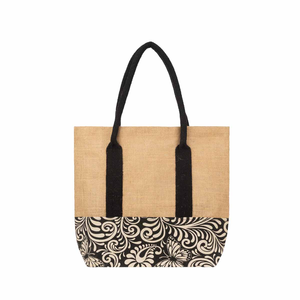 Sac fourre-tout bohème en jute avec design à panneaux noir et beige, ouverture supérieure, idéal pour le shopping toutes saisons - Product Image 1