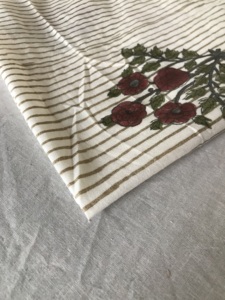 ผ้าฝ้ายพิมพ์ลายด้วยมือคุณภาพพรีเมียม ลายดอกไม้แบบมินิมอลพร้อมลายเส้น - Product Image 4