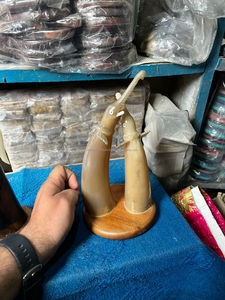 Figuritas de elefante de cuerno de búfalo hechas a mano, decoración de animales rústicos únicos con Base de madera chapada para vajilla para el hogar - Product Image 4