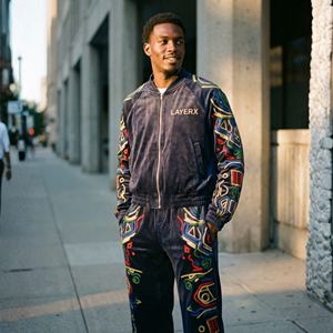 ชุดวอร์มผู้ชายปี 2026 แบบสองชิ้น สไตล์แจ็คเก็ตกันลม ลายปักแบบฟอกสี กางเกงขายาวทรงกว้าง สตรีทแวร์ เป็นมิตรกับสิ่งแวดล้อม ผลิตตามสั่ง - Product Image 2