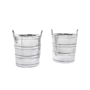 Juego de 2 cubiteras de aluminio de alta calidad con acabado plateado para hielo, champán, vino y cerveza. - Product Image 1