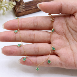 สร้อยข้อมือทองคำแท้ 18K รูปหยดน้ำประดับมรกตธรรมชาติทรงกรอบ พร้อมจี้ห้อย ดีไซน์สวยงามสำหรับผู้หญิง - Product Image 2
