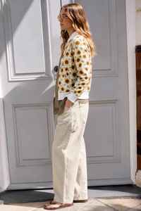 Veste florale pour femme au design unique, imprimé floral élégant, vêtement d'extérieur décontracté, manches longues, veste légère tendance disponible - Product Image 2