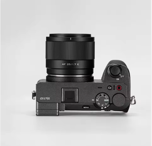 Cámara sin Espejo de Fotograma Completo 100% IV con Kit de Lente Zoom 2026 de 28-70 mm - Product Image 3