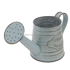 Bidon d'eau galvanisé fait à la main avec de solides soudures et un charme rustique idéal pour la décoration d'arrosage de fleurs et la pièce maîtresse de mariage - Product Image 1