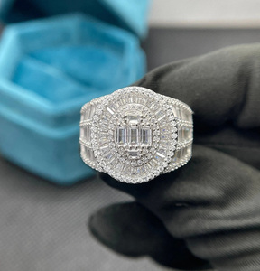 Anillo de boda de plata de ley 925 para hombre, estilo campeonato, con moissanita helada de corte baguette y redondo, estilo hip hop, para raperos - Product Image 1