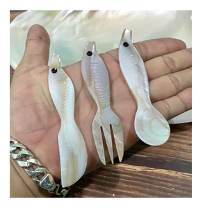 ช้อนเปลือกหอยธรรมชาติทำมือ ด้ามสั้น ความจุ 10 มล. ดีไซน์วินเทจหรูหรา เป็นมิตรกับสิ่งแวดล้อม ชุดอาหารมุกสร้างสรรค์ สำหรับธุรกิจ - Product Image 1