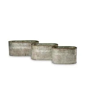 Maceta grande rústica galvanizada para flores de primavera y cosechas de otoño, ideal para jardinería al aire libre y decoración del hogar por temporadas. - Product Image 3