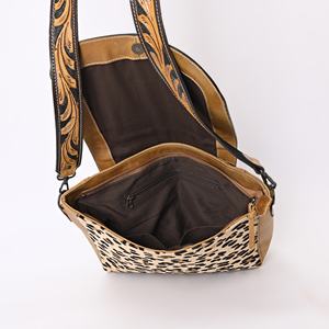 Bolso Bandolera Pequeño de Cuero Vacuno Estilo Bohemio con Borlas de Gamuza - Product Image 4