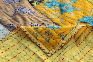Couvre-lit indien vintage jaune en patchwork Kantha, brodé à la main - Product Image 5
