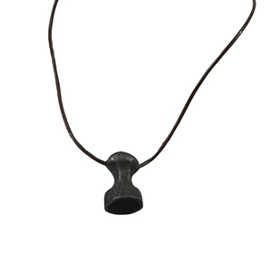 Colgante de hierro forjado a mano con forma de corazón, estilo antiguo, de diseño, con correa de cuero, a la moda, para hombre y mujer. - Product Image 6