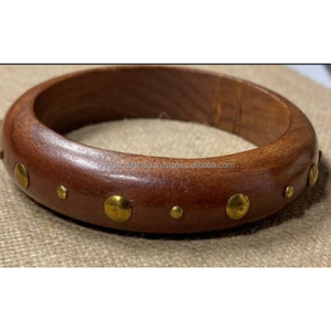 Brazaletes de madera con abalorio de bronce, madera de acabado liso con incrustaciones de bronce y trabajo de cuentas decorativas para accesorios de moda para mujer - Product Image 3