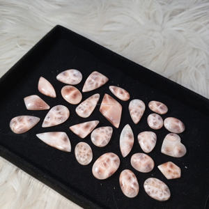 หินอัญมณีธรรมชาติบำบัดขนาด30-50มม. ทำจากหินอัญมณีทรงหลังเบี้ยจากอินโดนีเซีย - Product Image 2