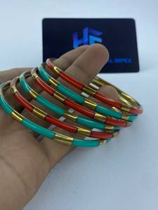 Fabricant indien de bracelets tendance en résine et laiton plaqués or faits à la main, fournisseur en gros de qualité supérieure - Product Image 4