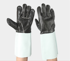 Gants de soudage en cuir noir résistant à la chaleur avec manchette de protection - Product Image 1