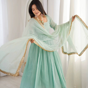 ชุดเดรสยาวประดับลูกไม้สีสวยหรูหรา พร้อมผ้าคลุมไหล่  ผู้จัดจำหน่ายจากอินเดีย ผู้ส่งออกเสื้อผ้าสตรี - Product Image 1
